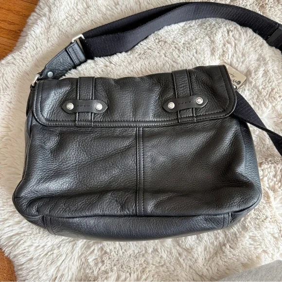 Ralph Lauren Messenger Black Leather Crossbody Bag - Picture 6 of 14